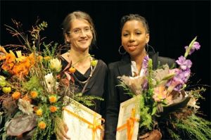 Internationaler Literaturpreis | 2009-2013. Preisträgerinnen 2010: Claudia Kalscheuer (Übersetzerin) und Marie NDiaye (Autorin) für "Drei starke Frauen"