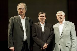 Internationaler Literaturpreis | 2009-2013. Preisträger 2012: Ferdinand Leopold (Übersetzer), Mircea Cartarescu (Autor) und Gerhardt Csejka (Übersetzer) für "Der Körper"