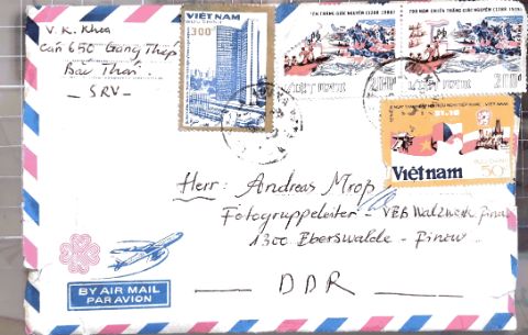 Umschlag eines Briefes aus Vietnam von Vũ Kim Khoa an Andreas Mroß, mit dem sie 1988 den Kontakt wiederaufnahmen. Courtesy Andreas Mroß