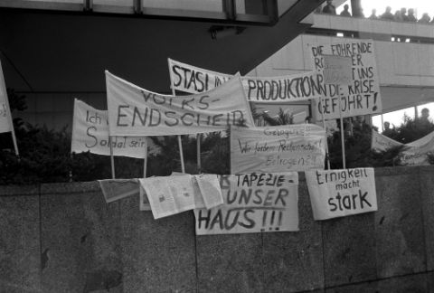 Kundgebung gegen staatliche Gewalt und für Meinungsfreiheit- und Versammlungsfreiheit, Berlin-Mitte, 4. November 1989. Stasi Mediathek, Signatur: BStU, MfS, HA XX, Fo, Nr. 1021, Bild 2–40, Bild 4