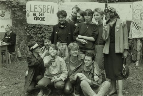 Stand set up by the Lesbians in the Church group at the peach workshop in the Erlöserkirche (Church of the Redeemer), East Berlin, 1983. Photo: Robert-Havemann-Gesellschaft / Bettina Dziggel / RHG_Fo_GZ_0396