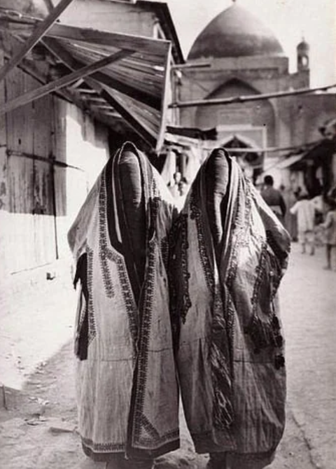 Women wearing paranja and chachvon in the streets of Tashkent, Uzbekistan before the Soviet era. Source: https://www.reddit.com/r/muslimculture/comments/msvu7b/women_wearing_paranja_in_tashkent_uzbekistan