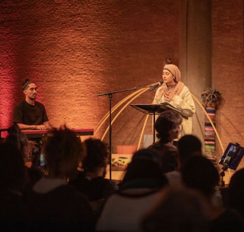 Performance von Ihram Fazal, Middle Ground 2024. Foto: Silke Briel/HKW