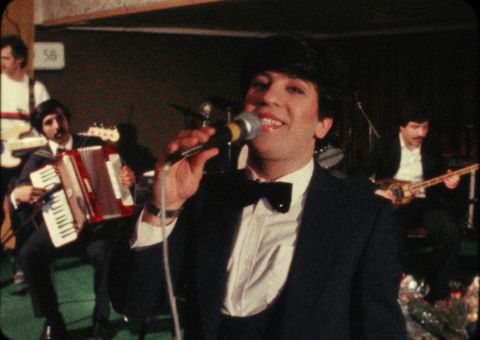 Hatay Engin in: Cem Kaya, Liebe, D-Mark und Tod (Filmstill). © filmfaust / FILM FIVE