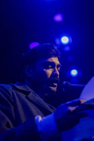 Senthuran Varatharajah. Im Rahmen von Schlechte Wörter
Live-Performance, 2.11.2022
